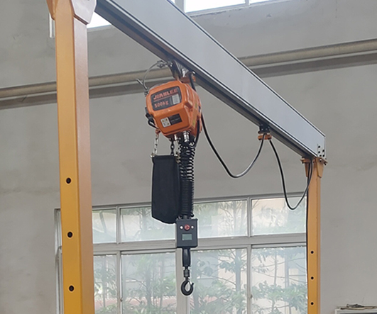 高校和工廠為什么要研發(fā)智能起重機(jī)
