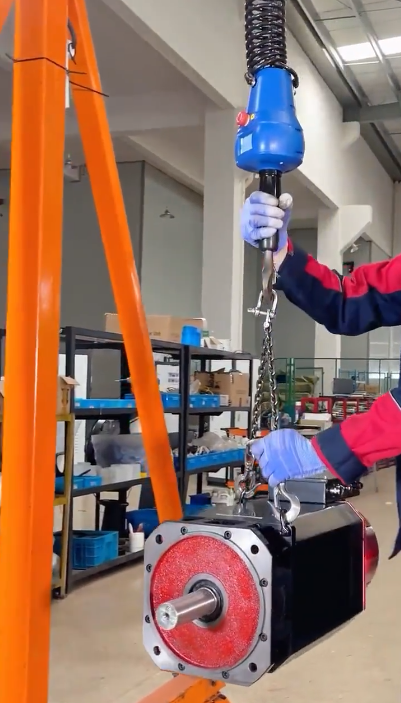 智能提升機(jī)促進(jìn)電機(jī)制造工廠效益大幅提升